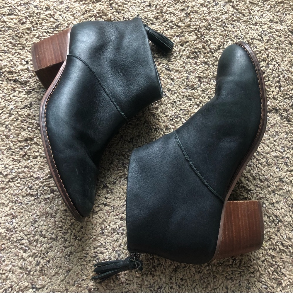Toms black leather ankle boots Sz 6.5